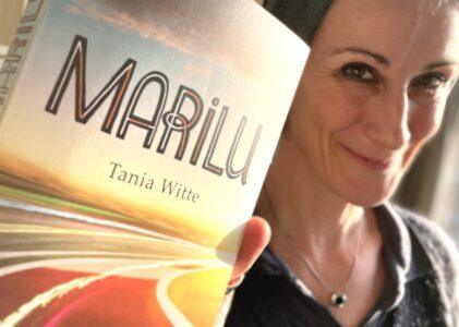 Autorin, glücklich, aufgeregt